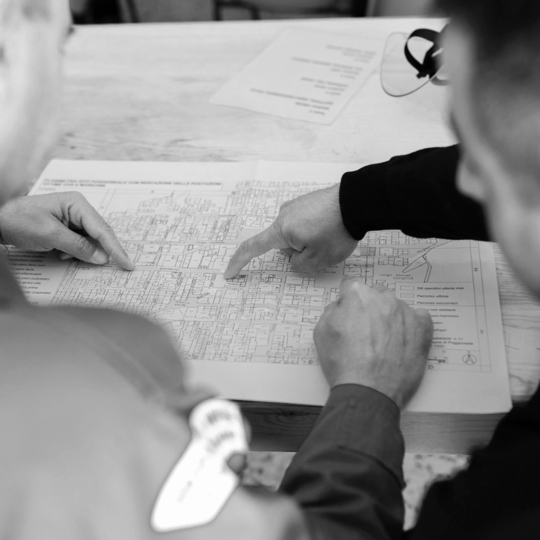 Equipo de SAVEC trabajando en pavimentación